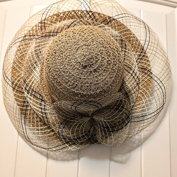 Kentucky Derby Hat, Church Hat Tan Black And White. Fancy Hat, lightweight NWOT - Picture 4 of 8